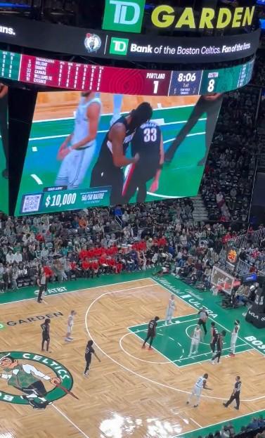 PG电子官方平台-罗威被交易后首次回到绿军主场，绿军主场球迷为其送上掌声